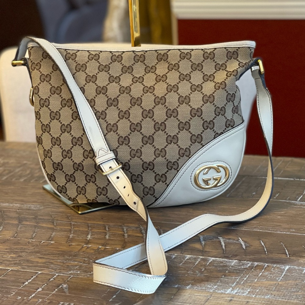 🌺 AUTH Gucci Monogram Crossbody Bag 🌺 BEAUTIFUL